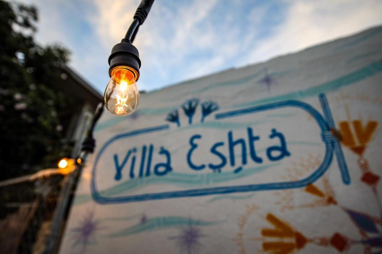 Hostal Eshta *